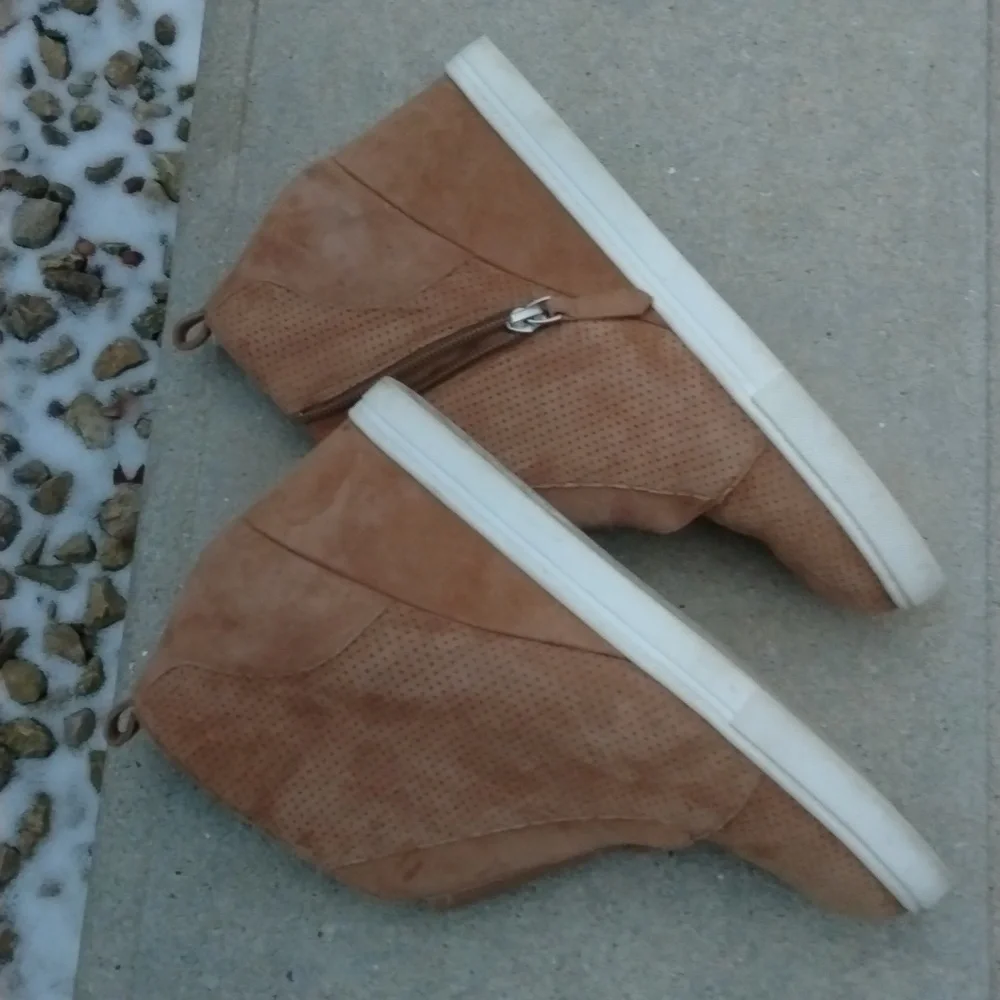 PAOLO FELICIA WEDGE SNEAKER Tan Suede size 9